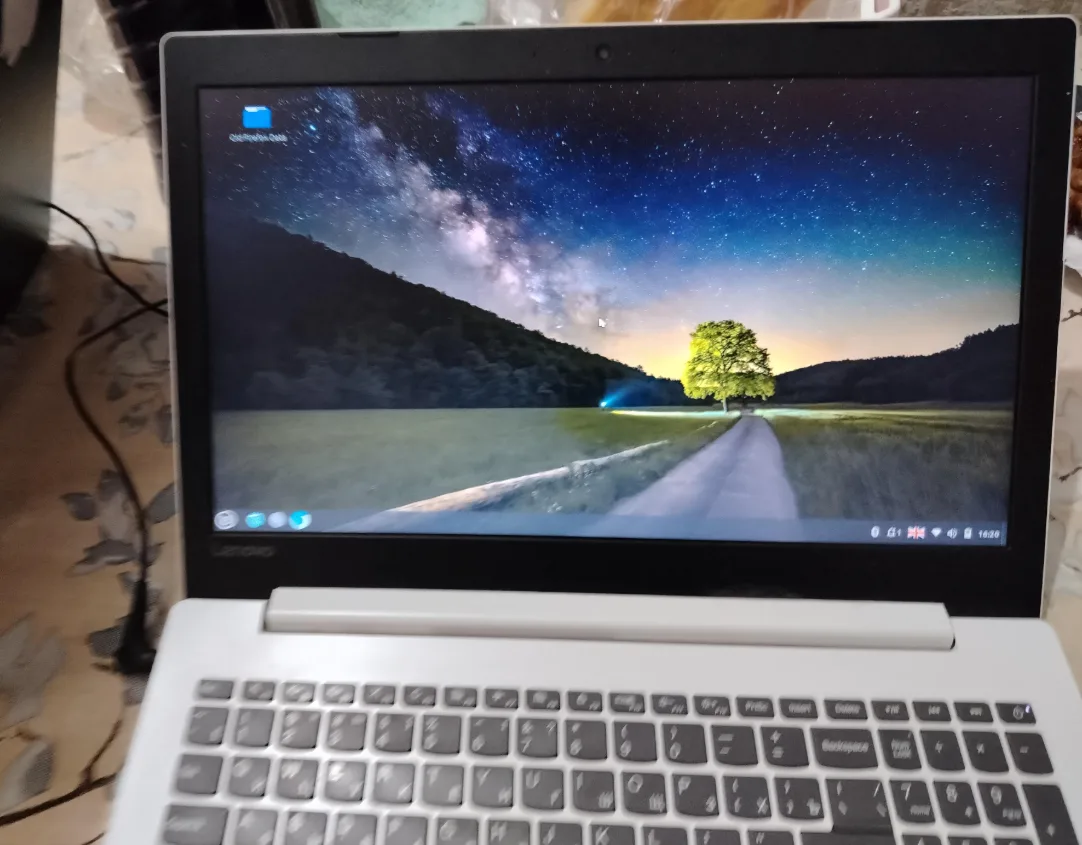 old laptop with Linux Mint